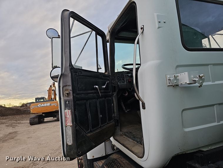 image for item IO9759 1990 Mack RD690S water truck