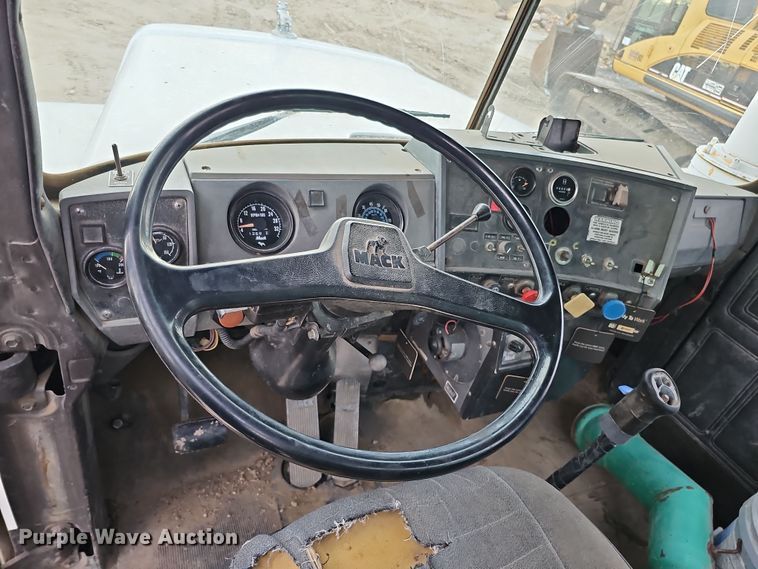 image for item IO9759 1990 Mack RD690S water truck