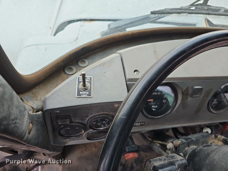 image for item IO9759 1990 Mack RD690S water truck