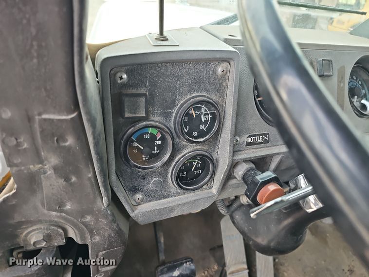 image for item IO9759 1990 Mack RD690S water truck