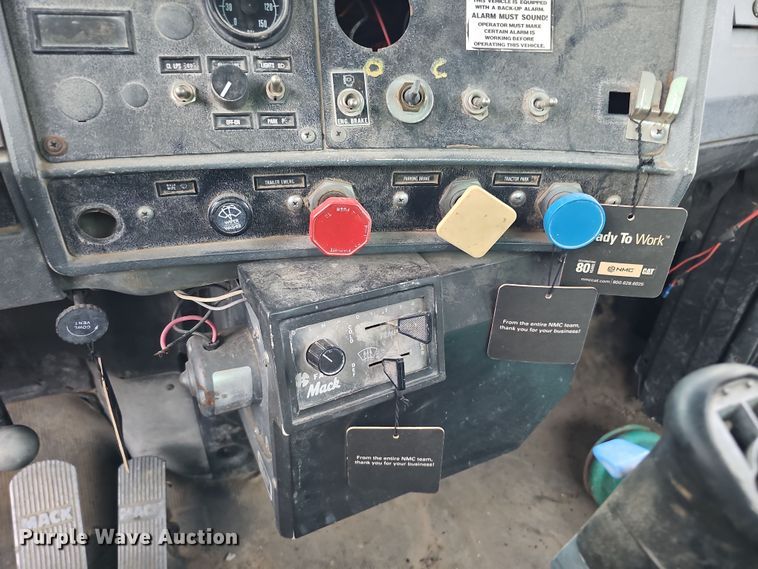 image for item IO9759 1990 Mack RD690S water truck