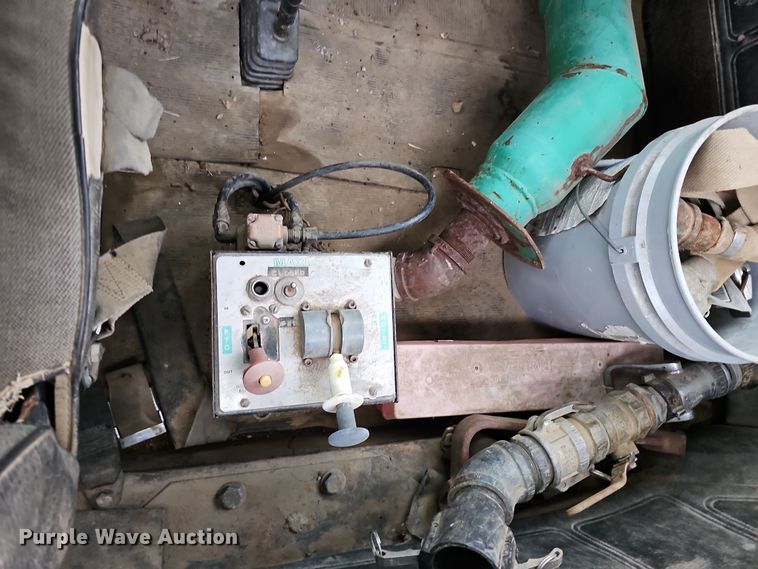 image for item IO9759 1990 Mack RD690S water truck