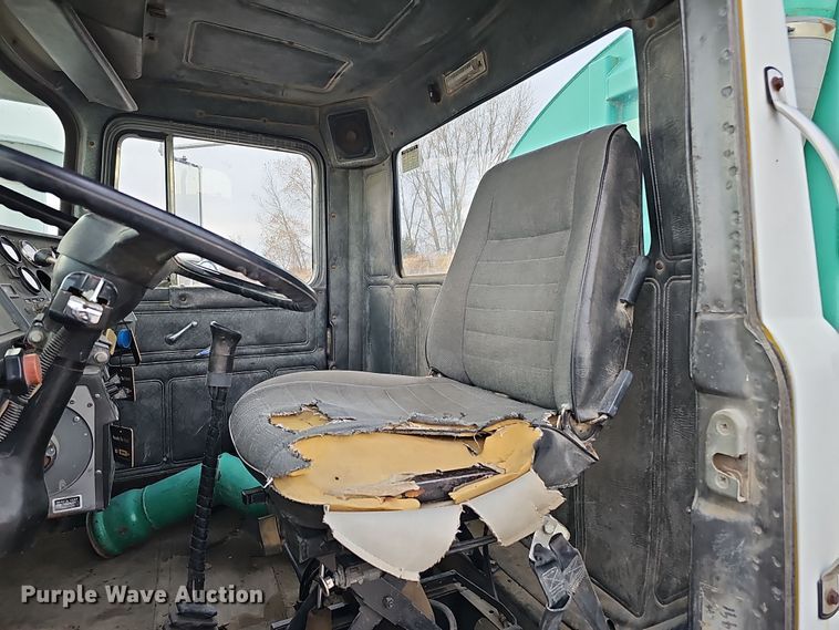 image for item IO9759 1990 Mack RD690S water truck