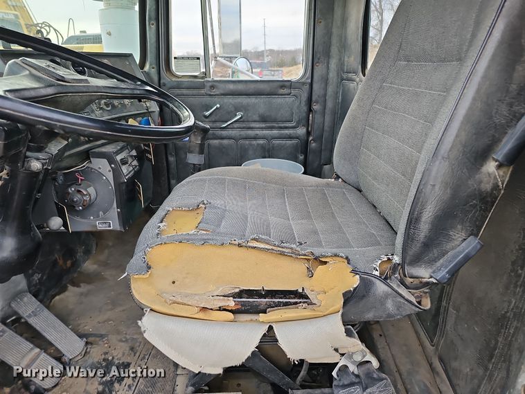 image for item IO9759 1990 Mack RD690S water truck