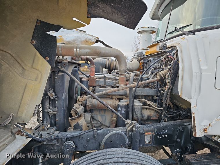 image for item IO9759 1990 Mack RD690S water truck