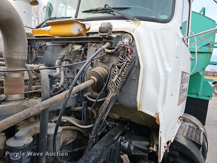 image for item IO9759 1990 Mack RD690S water truck