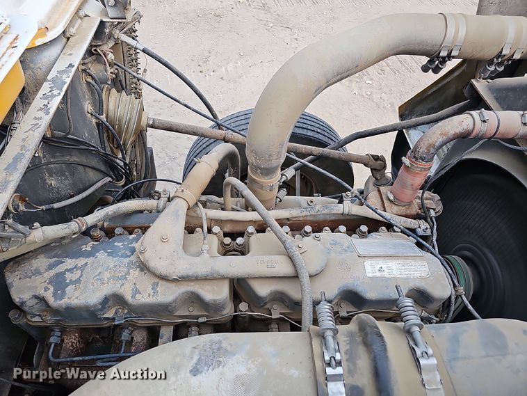 image for item IO9759 1990 Mack RD690S water truck