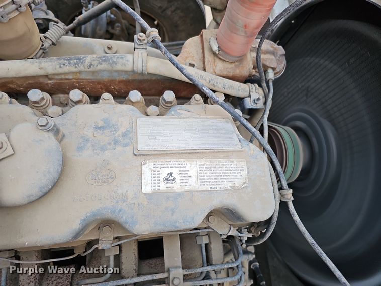 image for item IO9759 1990 Mack RD690S water truck