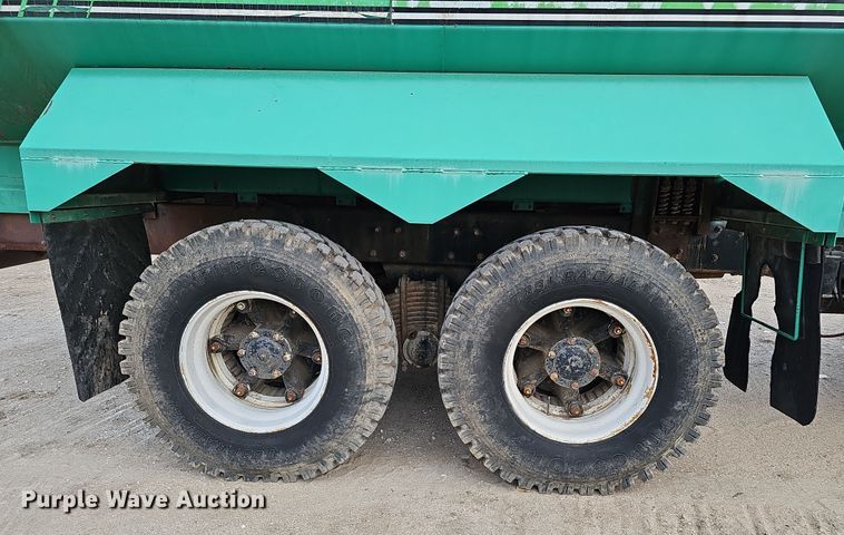 image for item IO9759 1990 Mack RD690S water truck