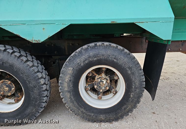 image for item IO9759 1990 Mack RD690S water truck