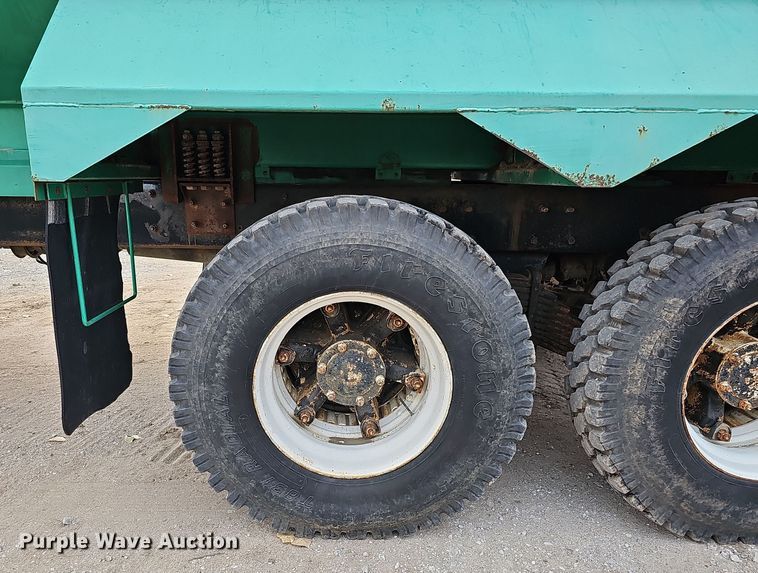 image for item IO9759 1990 Mack RD690S water truck