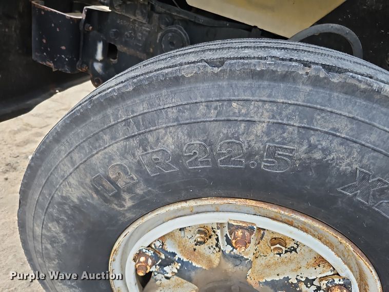 image for item IO9759 1990 Mack RD690S water truck