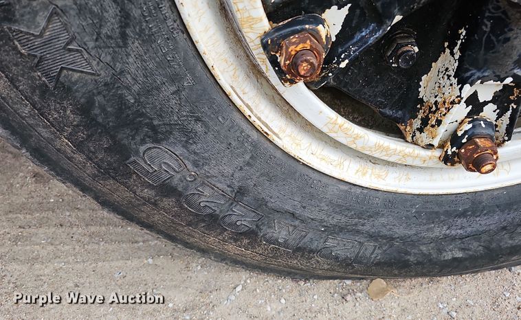 image for item IO9759 1990 Mack RD690S water truck