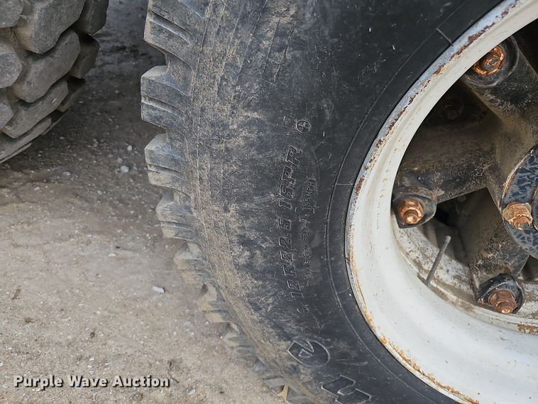 image for item IO9759 1990 Mack RD690S water truck