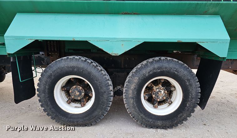 image for item IO9759 1990 Mack RD690S water truck