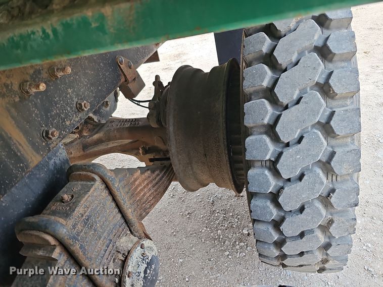 image for item IO9759 1990 Mack RD690S water truck