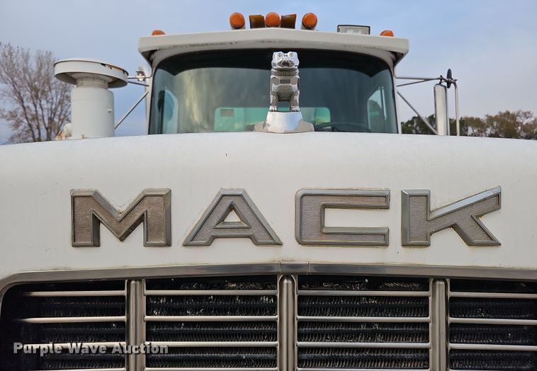 image for item IO9759 1990 Mack RD690S water truck