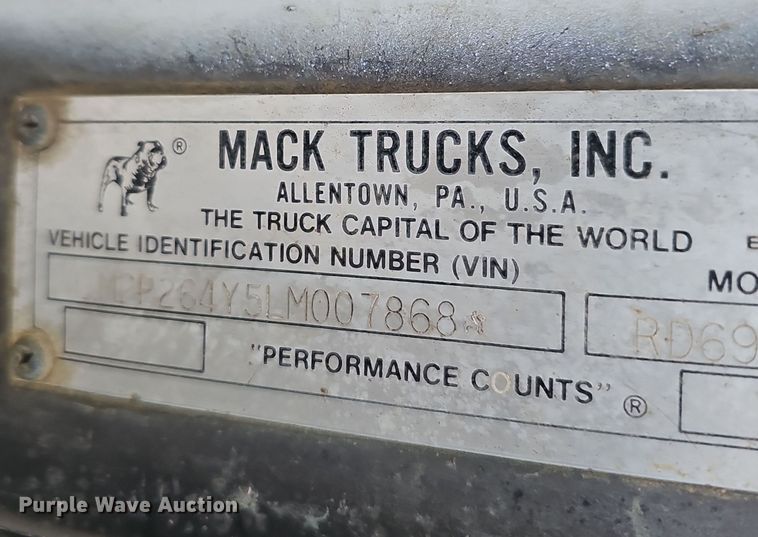 image for item IO9759 1990 Mack RD690S water truck