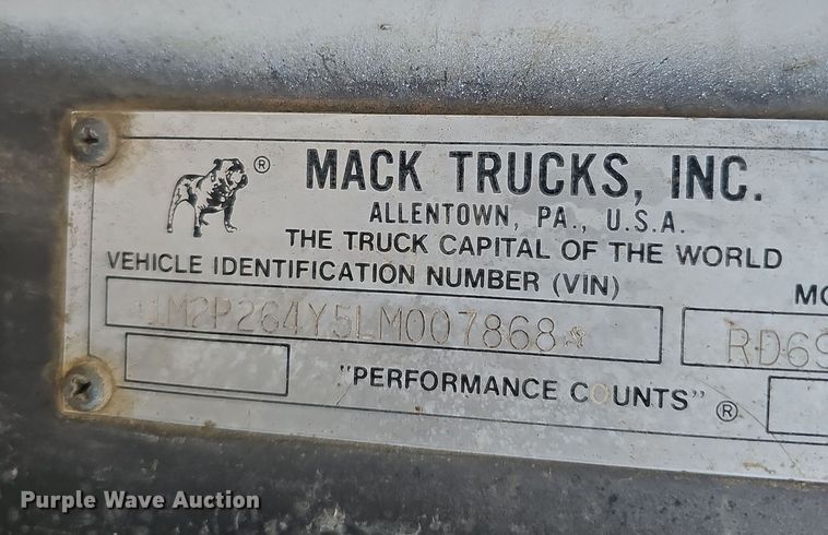 image for item IO9759 1990 Mack RD690S water truck