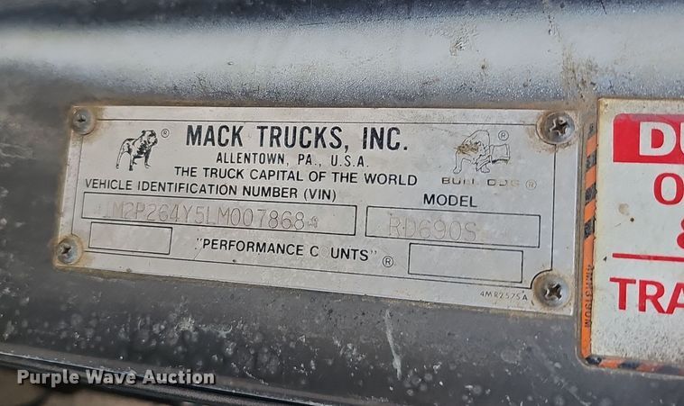 image for item IO9759 1990 Mack RD690S water truck