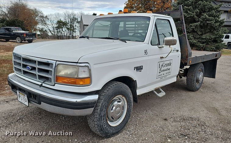 image for item IO9760 1995 Ford F350 XL flatbed pickup truck