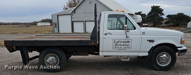 image for item IO9760 1995 Ford F350 XL flatbed pickup truck