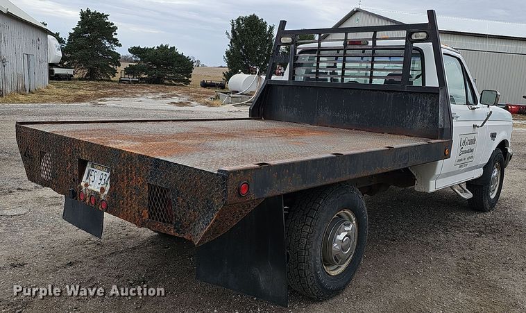 image for item IO9760 1995 Ford F350 XL flatbed pickup truck