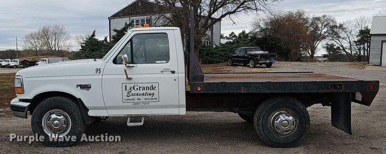 image for item IO9760 1995 Ford F350 XL flatbed pickup truck