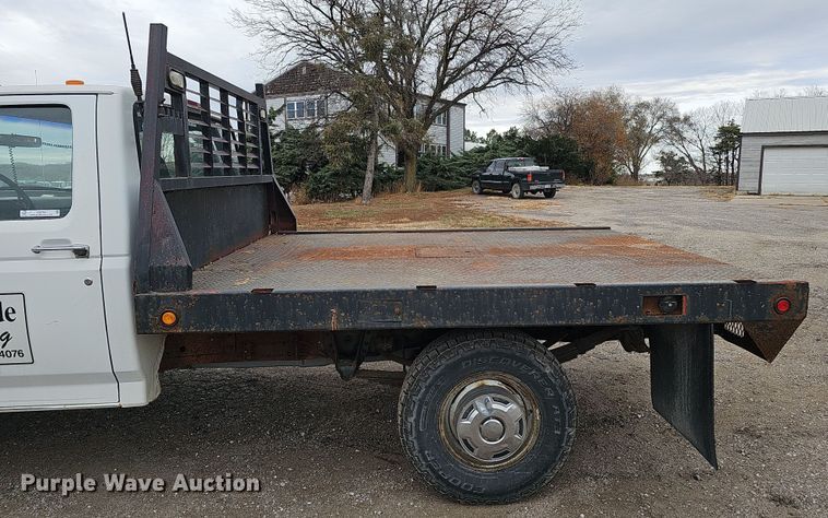 image for item IO9760 1995 Ford F350 XL flatbed pickup truck