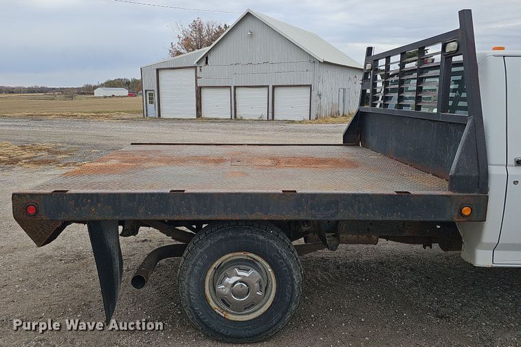image for item IO9760 1995 Ford F350 XL flatbed pickup truck