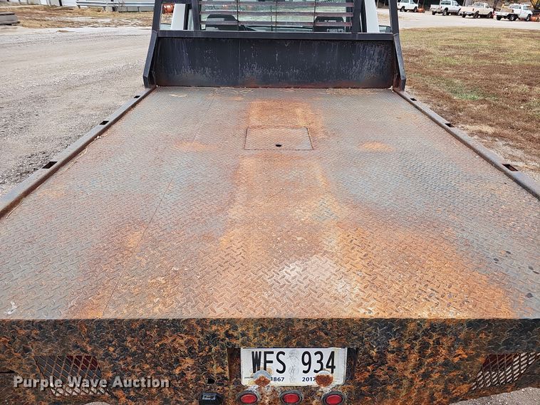 image for item IO9760 1995 Ford F350 XL flatbed pickup truck