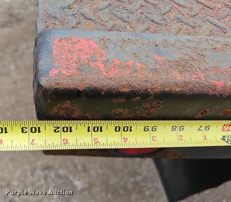 image for item IO9760 1995 Ford F350 XL flatbed pickup truck