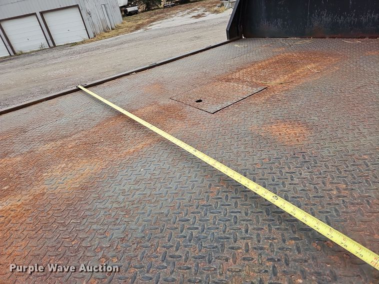 image for item IO9760 1995 Ford F350 XL flatbed pickup truck