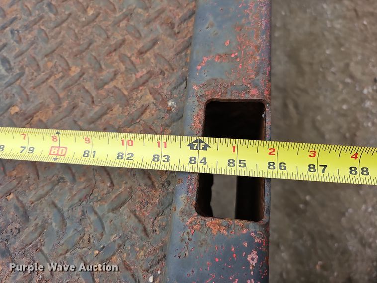 image for item IO9760 1995 Ford F350 XL flatbed pickup truck