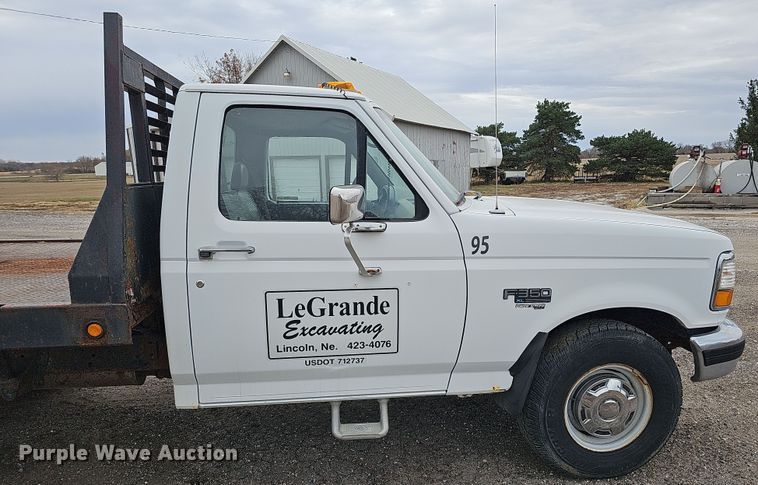 image for item IO9760 1995 Ford F350 XL flatbed pickup truck