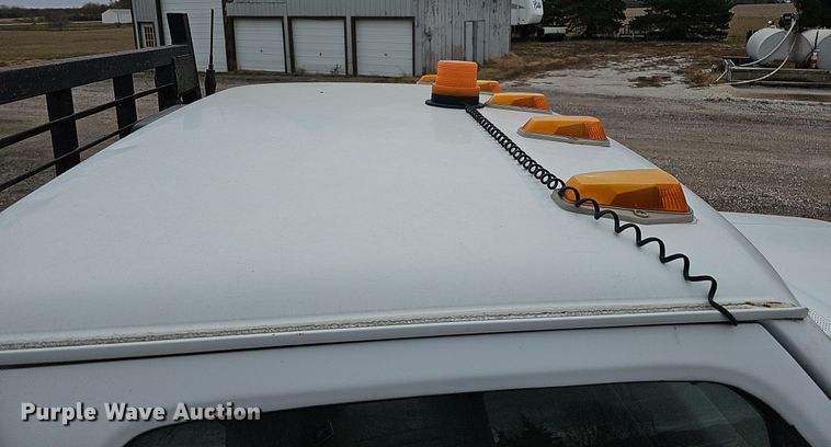 image for item IO9760 1995 Ford F350 XL flatbed pickup truck