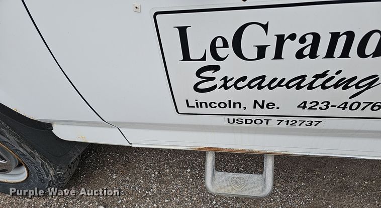 image for item IO9760 1995 Ford F350 XL flatbed pickup truck