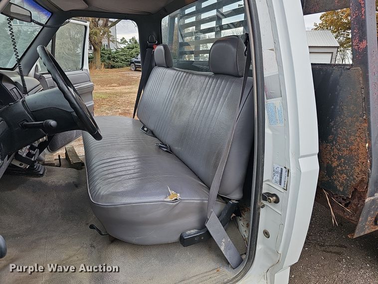 image for item IO9760 1995 Ford F350 XL flatbed pickup truck