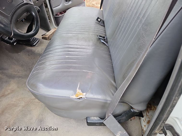 image for item IO9760 1995 Ford F350 XL flatbed pickup truck