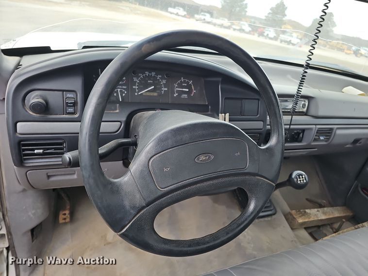 image for item IO9760 1995 Ford F350 XL flatbed pickup truck