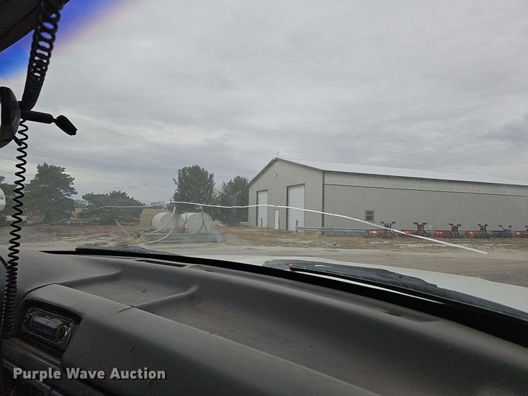 image for item IO9760 1995 Ford F350 XL flatbed pickup truck