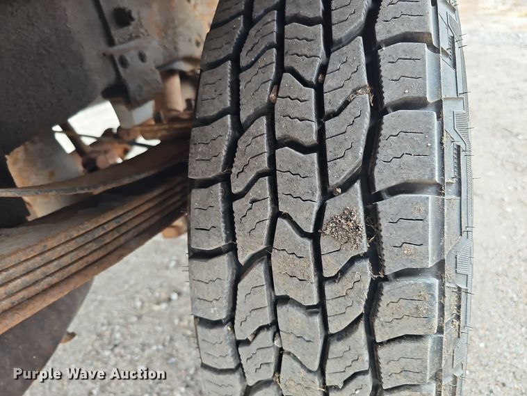 image for item IO9760 1995 Ford F350 XL flatbed pickup truck