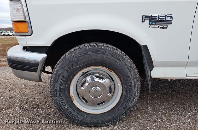 image for item IO9760 1995 Ford F350 XL flatbed pickup truck