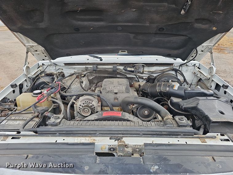 image for item IO9760 1995 Ford F350 XL flatbed pickup truck