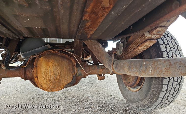 image for item IO9760 1995 Ford F350 XL flatbed pickup truck