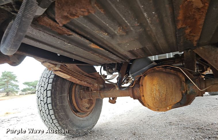 image for item IO9760 1995 Ford F350 XL flatbed pickup truck