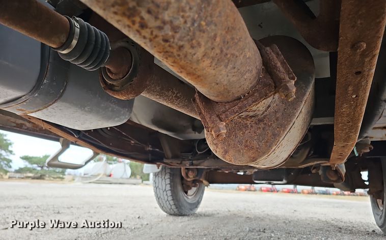 image for item IO9760 1995 Ford F350 XL flatbed pickup truck