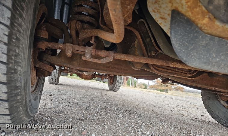 image for item IO9760 1995 Ford F350 XL flatbed pickup truck