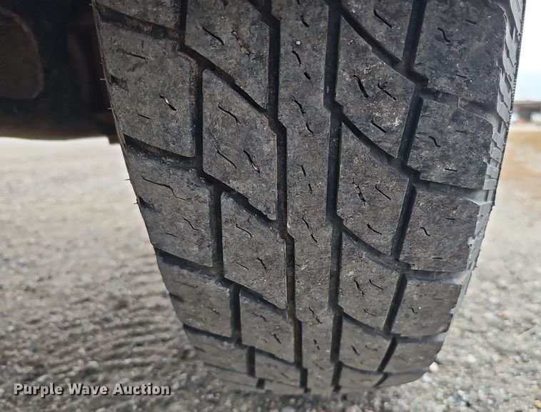 image for item IO9760 1995 Ford F350 XL flatbed pickup truck