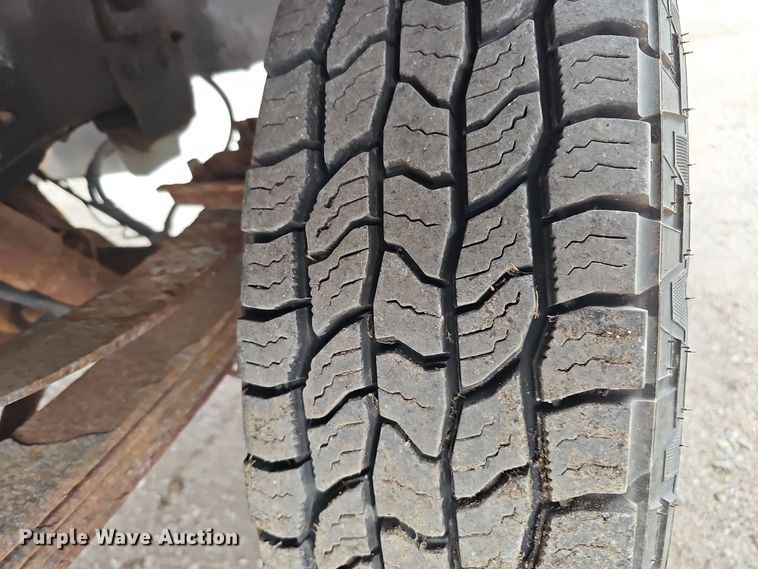 image for item IO9760 1995 Ford F350 XL flatbed pickup truck